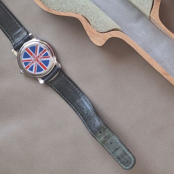The Beatles Watch in wooden guitar case Apple Stainless Japan 9" Collectible - Picture 12 of 16